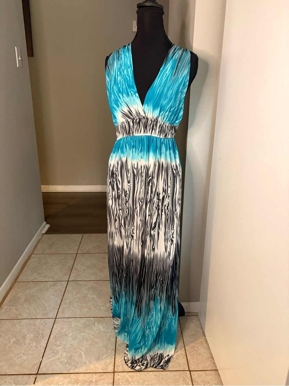 Sleeveless Turquoise and White V-Neck Maxi Dress